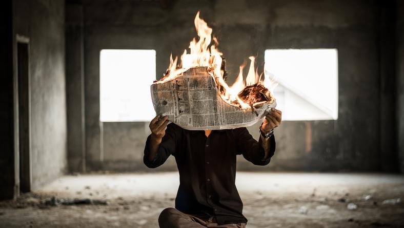 一家成人电影公司烧掉了15000名演员的真实资料